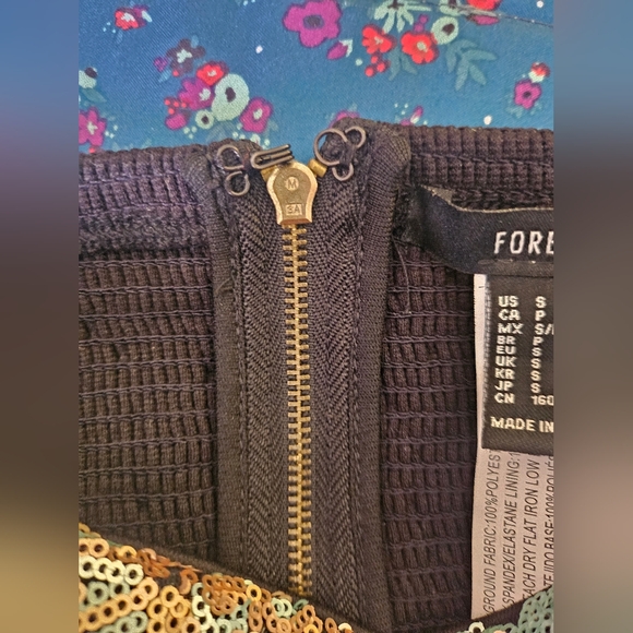 Womens Forever 21 Sequins Blue Gold Black Zipper Back Top Size Small - Picture 9 of 9